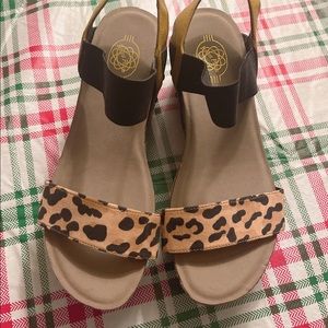 Hocus Pocus cheetah print Sandals size 9